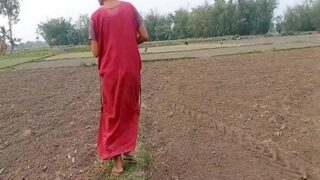 Bhabhi Genit Menggoda Tetangga Hingga Ngesex Di Kebun – Adegan Panas Ala Desi