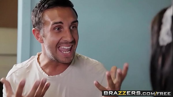 Mackenzee Pierce: Pelayan Prancis Nakal Dengan Payudara Besar Dan Seragam Seksi