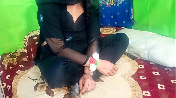 Bhabhi Muslim Seksi Pakai Kain Hitam Dihardcore Anal Kasar Sama Kontol Devar India, Doggystyle Anus Ditusuk Ganas