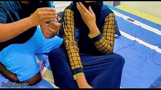 Adik Tiri Berhijab Nekat Buka Pussy Buat Main, Tapi Kakak Tiri Salah Lubang Masangin Mainan Anal