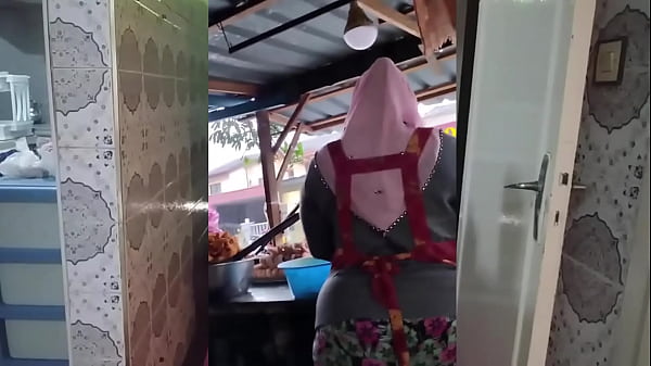 Sensual Ibu Rumah Tangga Muslim Indonesia Bergairah