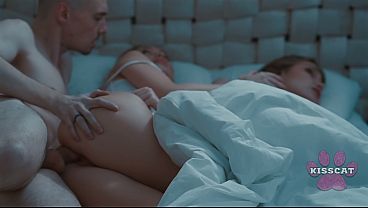 Bokap Tiri Gagahi Dan Crot Dalam Anak Tirinya, Jessie Ames, Di Ranjang Yang Sama Sama Istri Tiri?