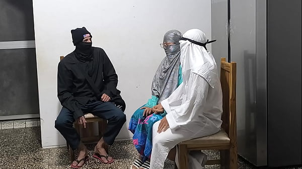 Pertemuan Panas Pasangan Arab! Pasangan Mesum Minta Nasihat Pada Pendeta Arab, Berakhir Dengan Adegan Ranjang Yang Liar. Film Porno Arab-latin.