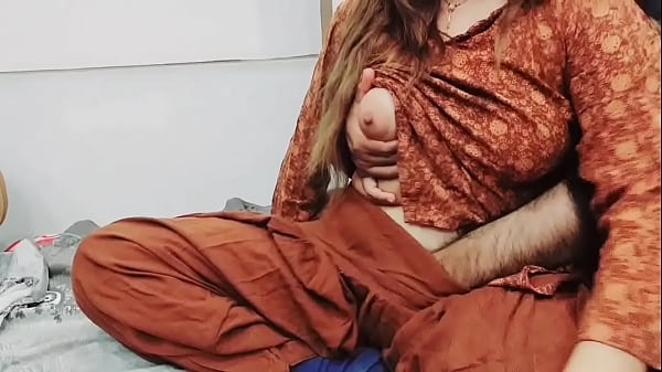 Ibu Tiri Pakistan Nungging Anal Di Suami Yang Ditipu Sambil Potong Sayur Dengan Suara Hindi Yang Panas Dan Menggoda