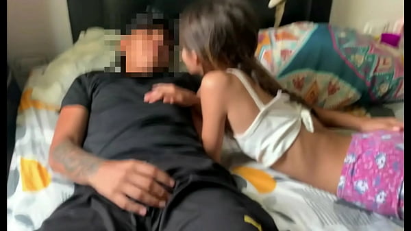 Kakak Tiri Nekat Bercinta Dengan Adik Tiri Saat Orang Tua Keluar Rumah – Kisah Lengkapnya…