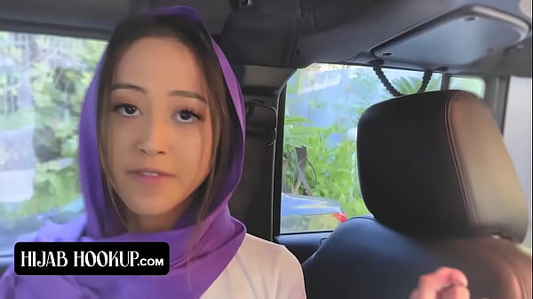 Alexia Anders, Gadis Muslim Yang Diam-diam Membawa Pacar Untuk Kenikmatan Terlarang Dan Ketahuan Ayah