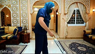 Mbok Jilbab Disuruh Ngewe Bos Sampe Nelen Mani, Pelayan Rumah Tangga Sange.