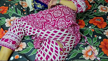 Ibu Tiri Celana Sobek, Anak Tiri Hajar Memek Bundar Sambil Nungging.