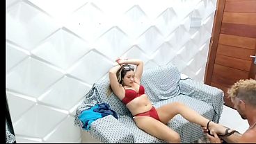 Ibu Mertuaku Yang Masih Muda Sendirian Di Rumah, Haus Nafsu, Begitu Aku Datang Langsung Dibujuknya Untuk Menikmati Bokong Sempitnya Sampai Aku Memuntahkan Isi Di Dalam. Vagninho E Vivi Si Penggoda.