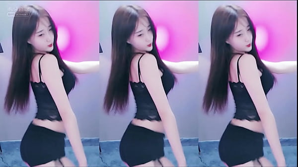 Gadis Cina Goyang-goyang Naik Tangga Pake Baju Renda Item Seksi Banget.