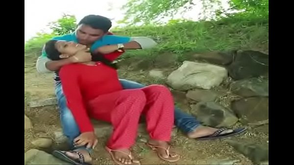 Desi Ngesek Lidah Panas Dan Remas Payudara Penuh Gairah