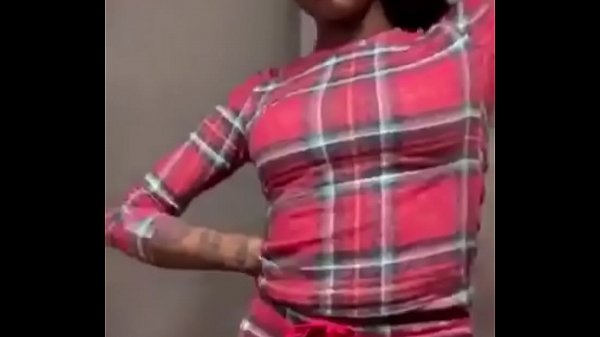 Tante Asian Doll Goyangin Pantat Montoknya Di Ig Live Sambil Nyanyi Lagu Baru, Bibir Merahnya Ngegoda Abis.