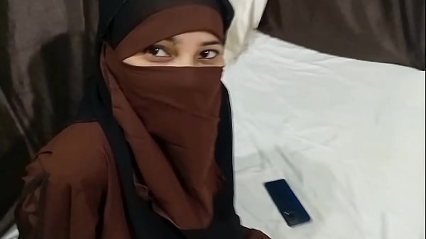 Hot Muslim Kakak Tiri Buka Hijab Di Ranjang, Minta Digenjot Abang Tiri