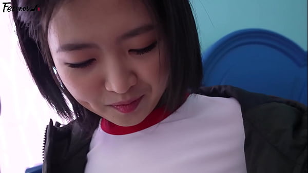 Korea – Goyang Seksi Pacar Pamer Payudara Dengan Stoking Hitam Menggoda