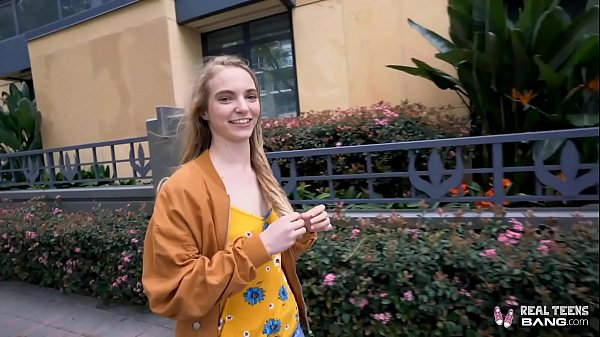 Remaja Asli – Gadis Rusia Mungil Dirajang Ketat Sampai Melebar