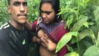 Alam Liar, Si Mesum Desi Ngebor Si Sange Montok Di Semak-semak