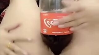 Gadis Delhi Masukin Botol Coca Cola Ke Memeknya.