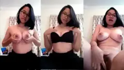 Mahasiswi Baju Toge Ngecolok Memek Sampai Basah Kuyup