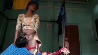 Mampus Kau, Adik Cewek Polos Digebrak Abang Bejat Sambil Ngacengin Kontol.