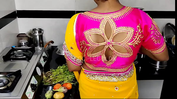 Bokep Dapur Panas, Sambil Ngocok Mertua Sama Adik Ipar, Sementara Mertua Pergi Ke Pasar.