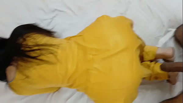 Bokep Tante India Montok Digebrak Sapi, Pantat Gede Nungging Kena Entot.