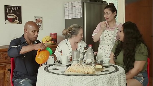 Rumah Pelacuran – Suami Di Tandukin, Mesum Sama Ibu, Pembantu Nyepong Semua Orang | Emme White, Alessandra Maia, Agatha Ludovino, Capoeira
