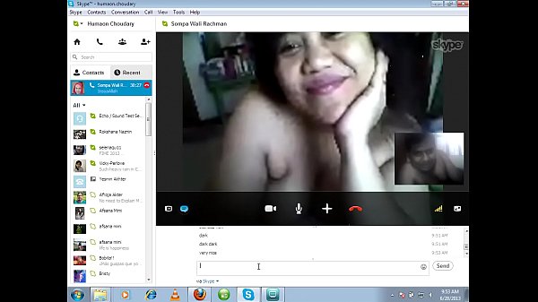 Nikmatin Goyang Lidah Sama Cewek-cewek Indonesia Yang Bikin Meleleh.
