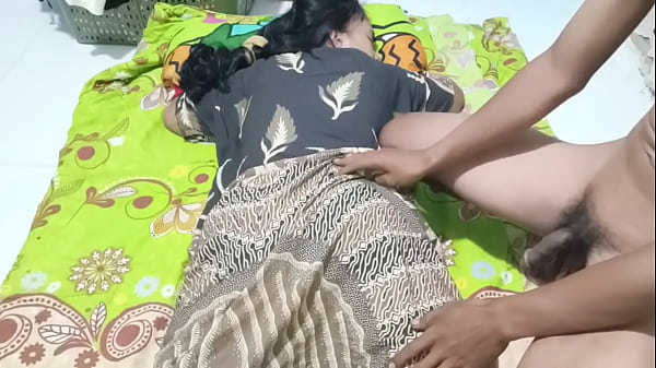 Ngentot Bu Ratna, Istri Sepi Yang Minta Digenjot.