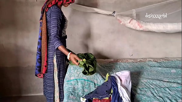 Devar Bhabhi Lagi Ngebut, Sambil Nge-roll, Dikocok Krim, Video Sex Hindi Audio Real Role Play.