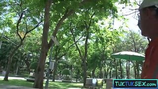 Gadis Thailand Mungil Diculik Tuk Tuk, Digebukin Keras Sampai Meringis.