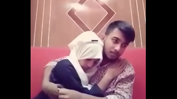 Desi Cewek Cowok Ngecap Basah Di Hotel, Bibir Nempel Panas Gak Mau Lepas.