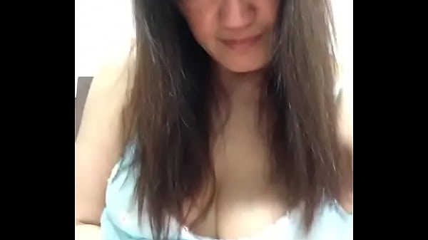 Cewek Asia Murahan Christy Colokin Memek Basah Kenceng