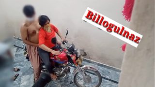 Hot Xxx Dikocok Temen Di Atas Motor Suara Hindi