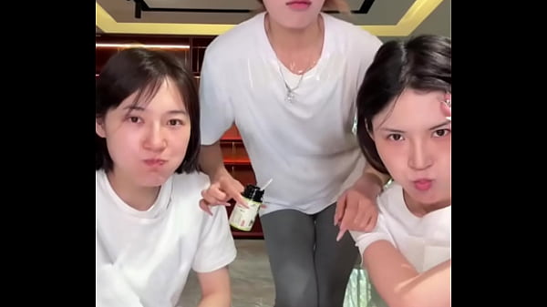 Cô Gái Lùn Trung Quốc Khiến Tôi Phát Cuồng Vì Dáng Vẻ Gợi Cảm.