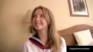 Pelajar Amerika Sunny Lane Dijilat Memek Basahnya Sama Orang Asia Horny!