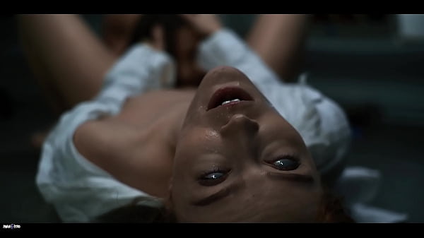 Alien Parasit Pengendali Pikiran Vs Cewek Seksi Yang Ngegas
