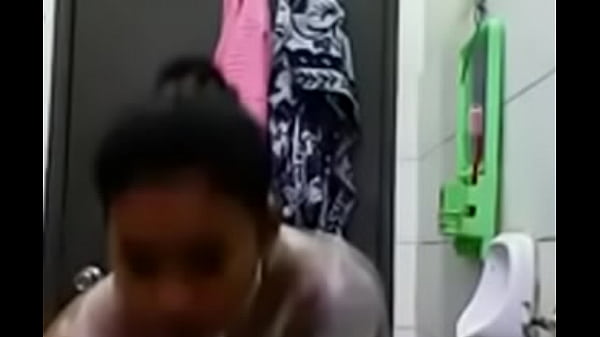 Narsis Banget Sih, Sampe Pingin Digituin Depan Kaca Biar Makin Puas