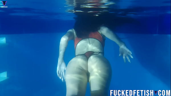Helen Star Nyemplung Kolam Pake Masker Diving, Basah-basah Bikin Greget