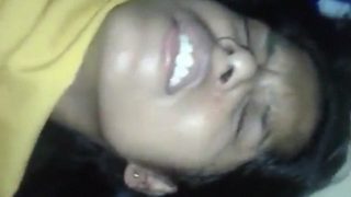 Bego Banget, Sopir Truk India Ngewe Istri Temennya Pas Di Perjalanan.