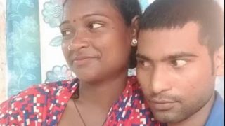 Nonton Video Romantis Desi Kampung, Jari-jari Nakal Mainan Puting Susu Sambil Mesum.