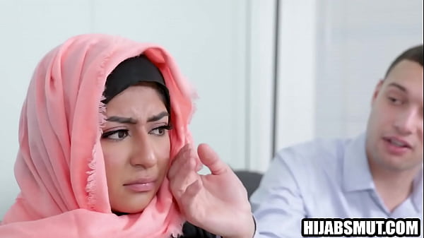 Gadis Hijab Terpaksa Digarap Bule Amerika Karena Nggak Ada Pilihan Lain.