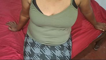 Wanita Asia Lagi Santai, Siap Digoda Sendiri Di Kamar.