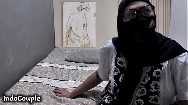 Istri Sange Indo Lagi Nikmatin Kontol Pacar Rahasia Di Lubang Belakang.