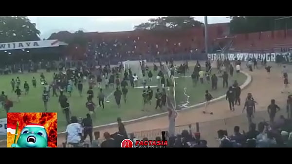 Budaya Baku Hantam Versi Suporter Indonesia, Bikin Makin Panas Dan Basah Di Lapangan.