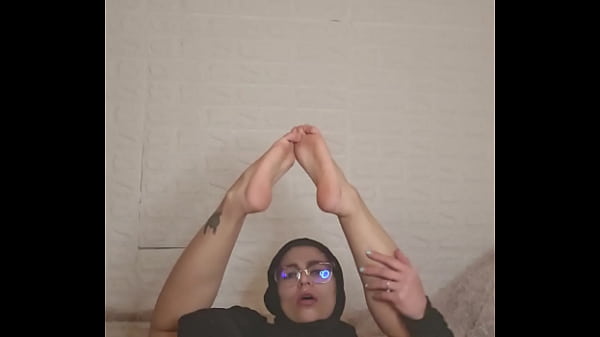 Ibu Rumah Tangga Arab Mia Pamer Kaki Di Balik Niqab Bikin Muncrat