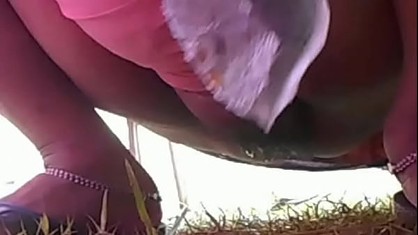 Desi Cewek Kencingin Celana, Basahin Tanah, Bikin Ngilu