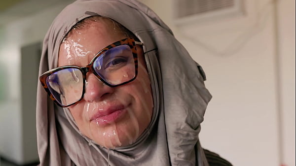 Hijab Cosplay – Bokep Amerika, Ibu Montok Dimuncratin Kontol