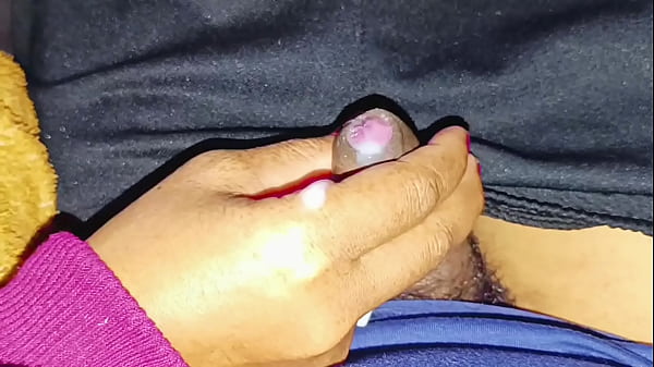 Tanteku Ngiler Liyat Kontol Mungil, Pengen Ngerasain Enaknya.