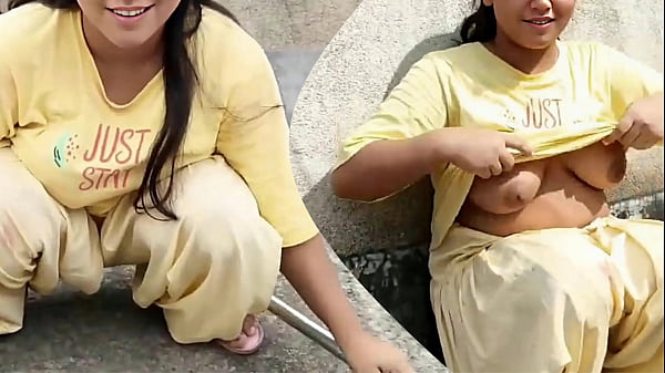 भाभी के साथ छत पर खुली हवा में चुदाई, गाँव की देसी लड़की का हिंदी में सेक्सी वीडियो