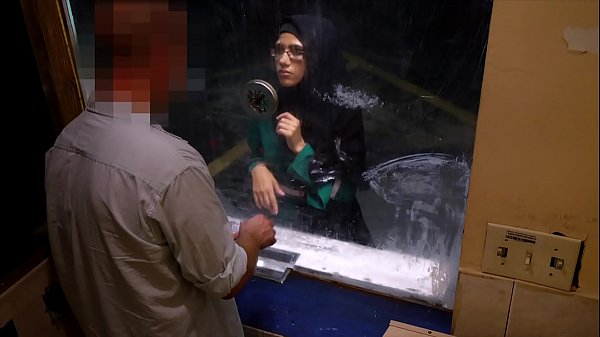 Arab Dipermalukan – Wanita Arab Nekat Ngewe Demi Duit Di Motel Kumuh